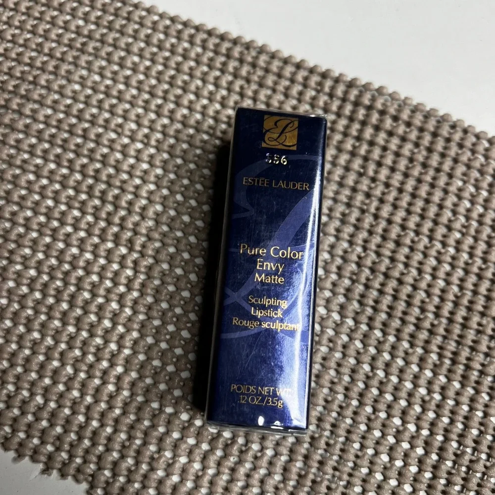 Estee Lauder Pure Color Envy Matte Sculpting Lipstick 556 Thriller Red 0.12oz